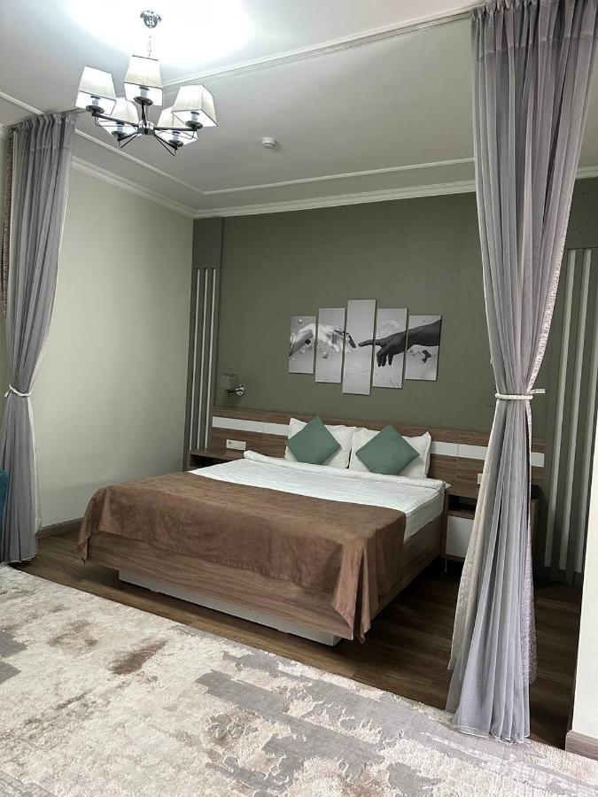 Gоlden Dragon Villa Hotel Bisjkek Eksteriør billede