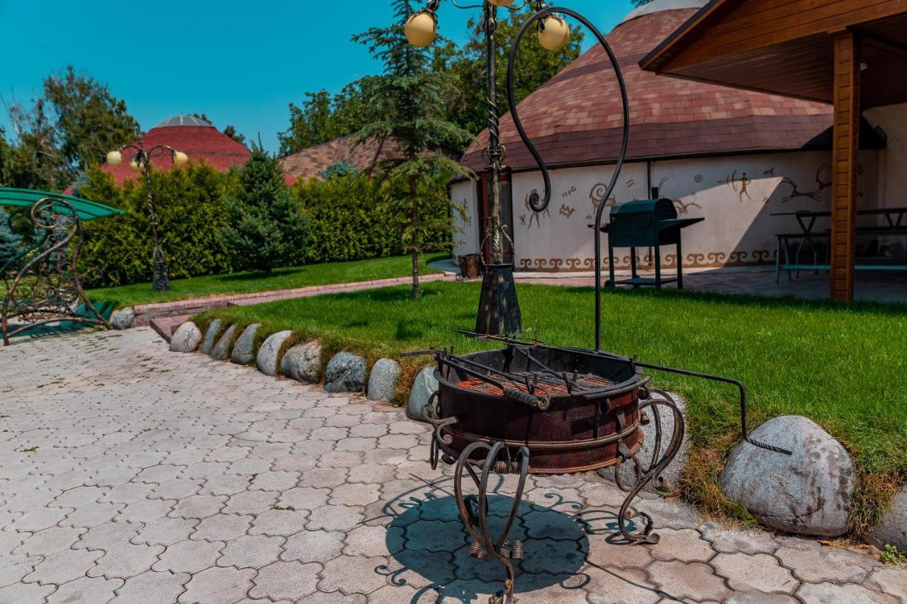Gоlden Dragon Villa Hotel Bisjkek Eksteriør billede