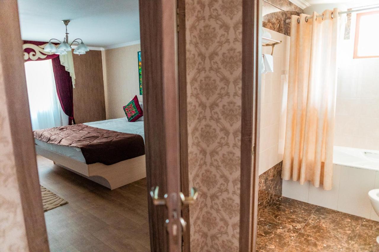 Gоlden Dragon Villa Hotel Bisjkek Eksteriør billede